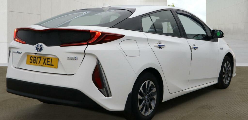 Toyota Prius+ Business Edition Plus White #4