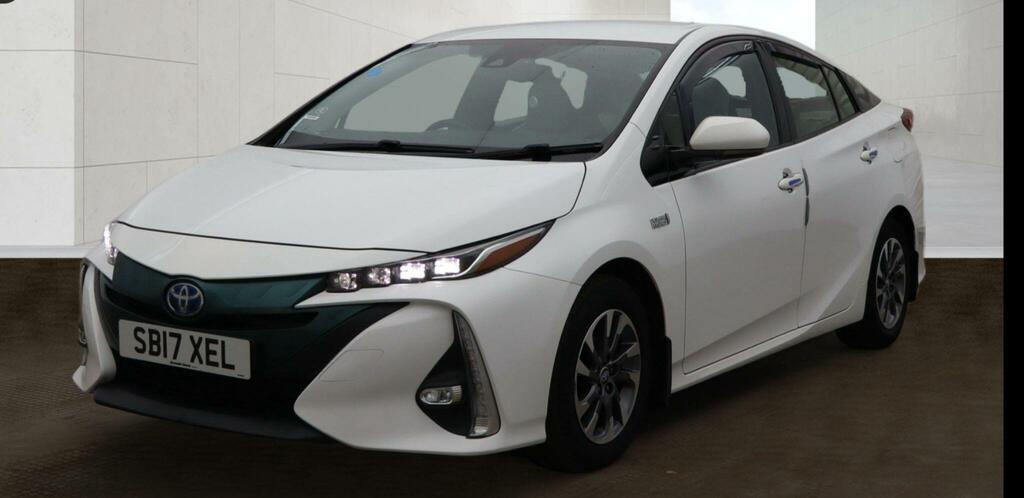 Toyota Prius+ Business Edition Plus White #2