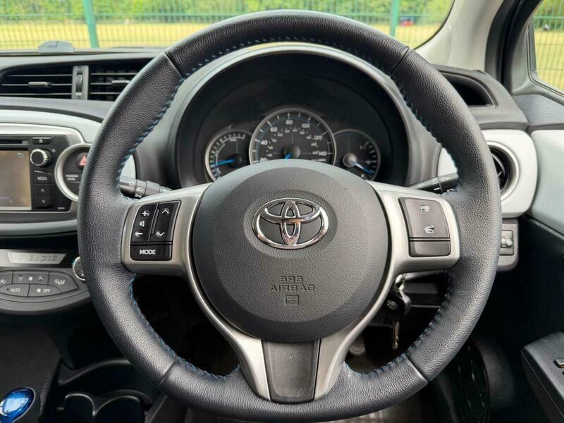 Toyota Yaris Vvt-i Trend White #17