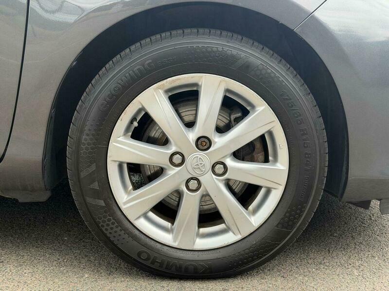 Toyota Yaris Vvt-i Trend White #37