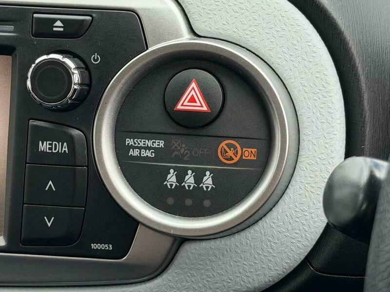 Toyota Yaris Vvt-i Trend White #31