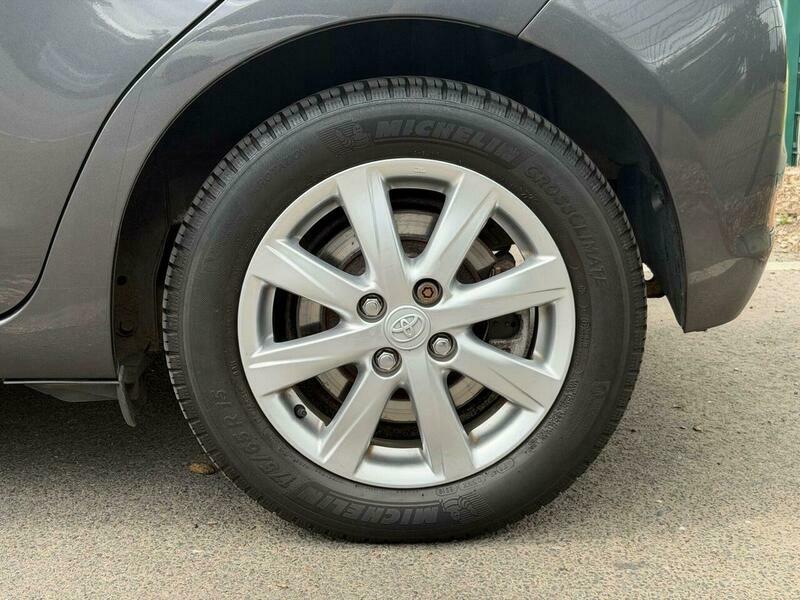 Toyota Yaris Vvt-i Trend White #38