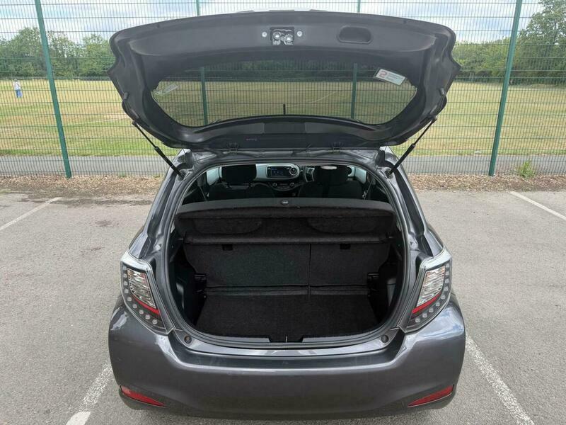 Toyota Yaris Vvt-i Trend White #34