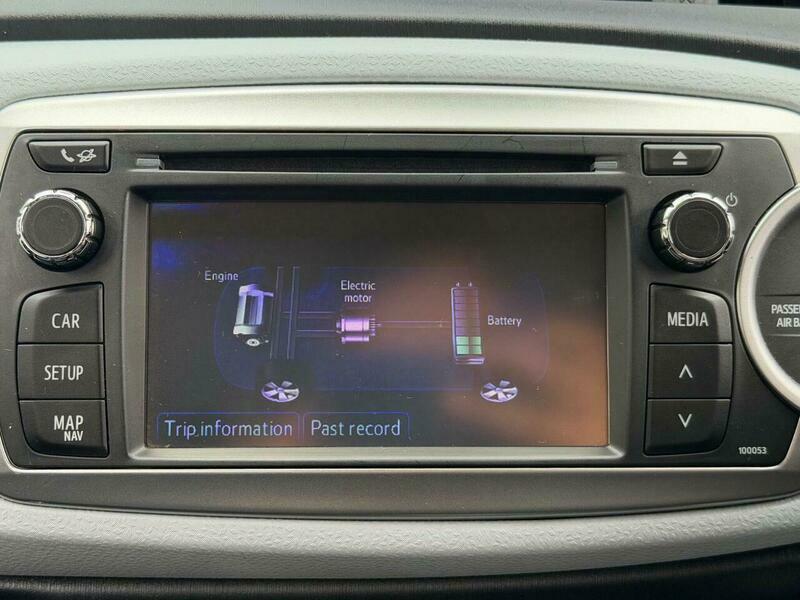 Toyota Yaris Vvt-i Trend White #24