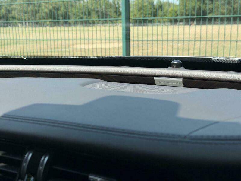 Jaguar XF Sportbrake 2.0 Portfolio White #66