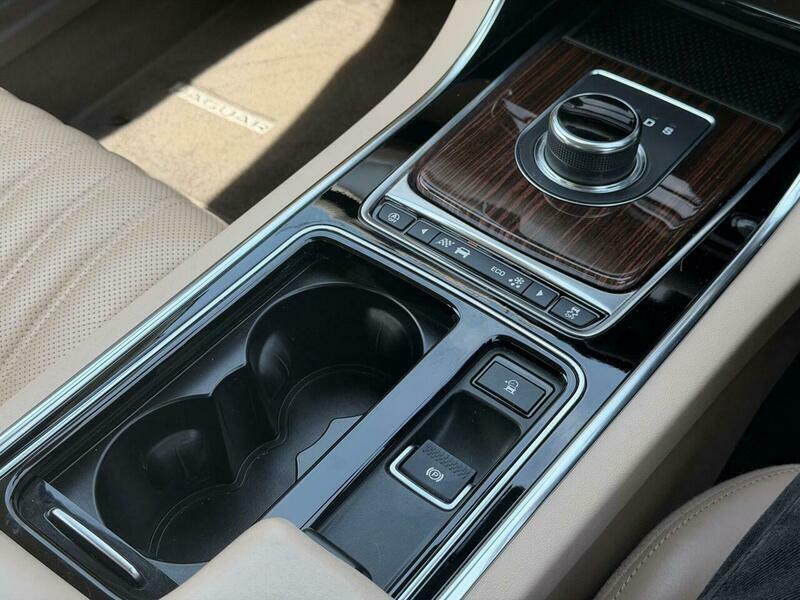 Jaguar XF Sportbrake 2.0 Portfolio White #26