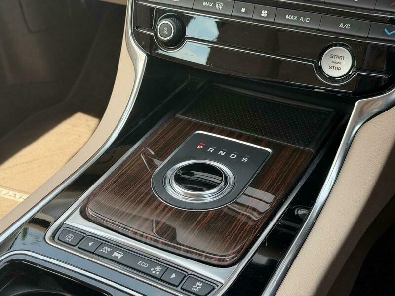 Jaguar XF Sportbrake 2.0 Portfolio White #27