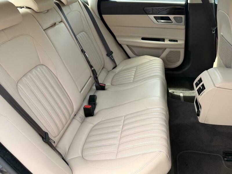 Jaguar XF Sportbrake 2.0 Portfolio White #43