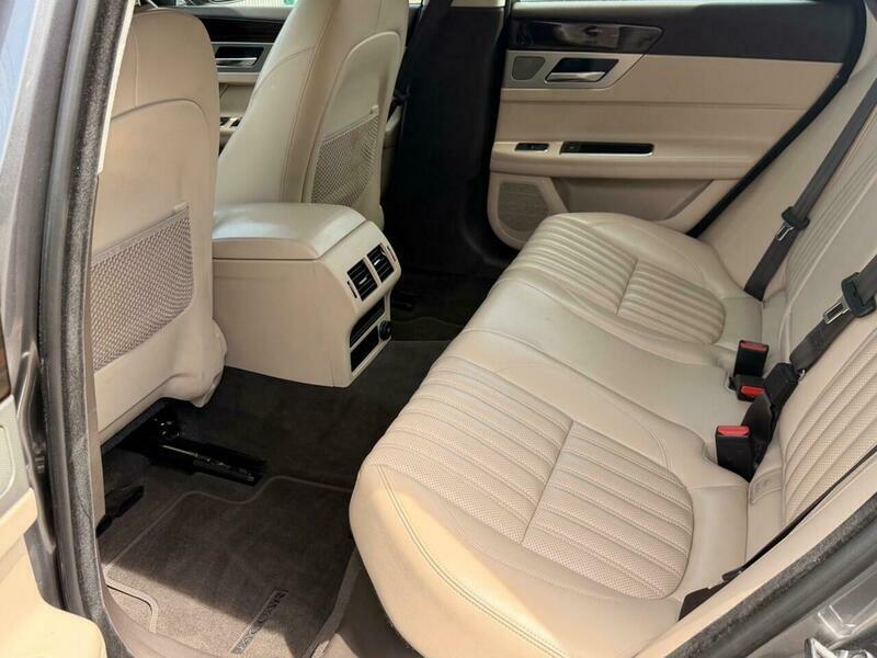 Jaguar XF Sportbrake 2.0 Portfolio White #42