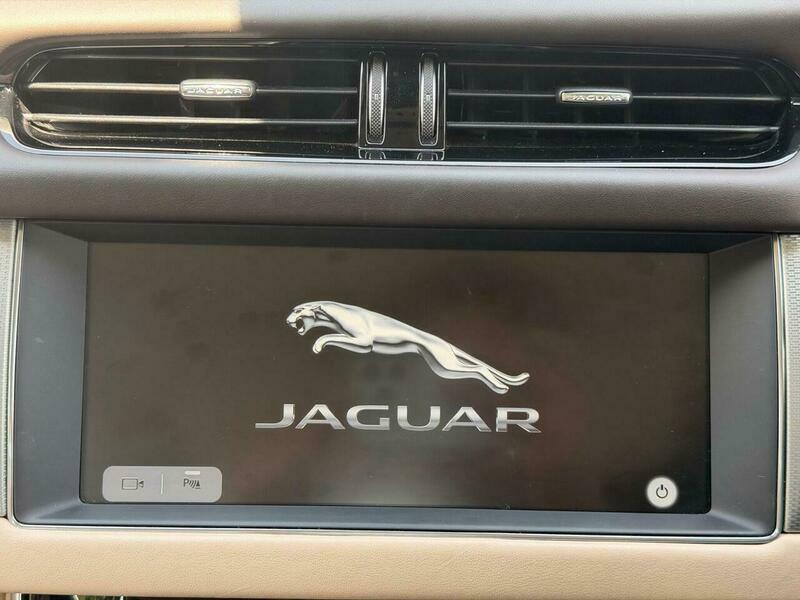 Jaguar XF Sportbrake 2.0 Portfolio White #13