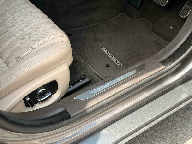 Jaguar XF Sportbrake 2.0 Portfolio White #9