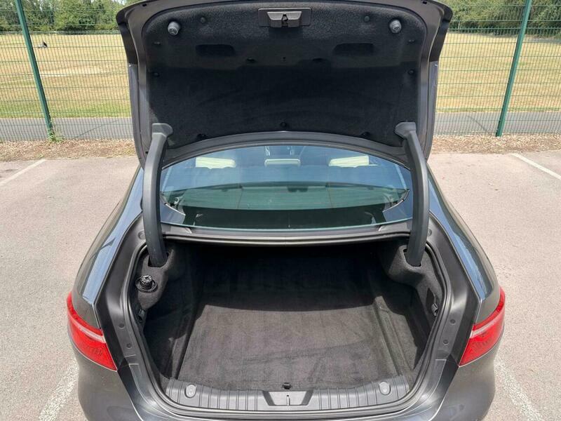 Jaguar XF Sportbrake 2.0 Portfolio White #68