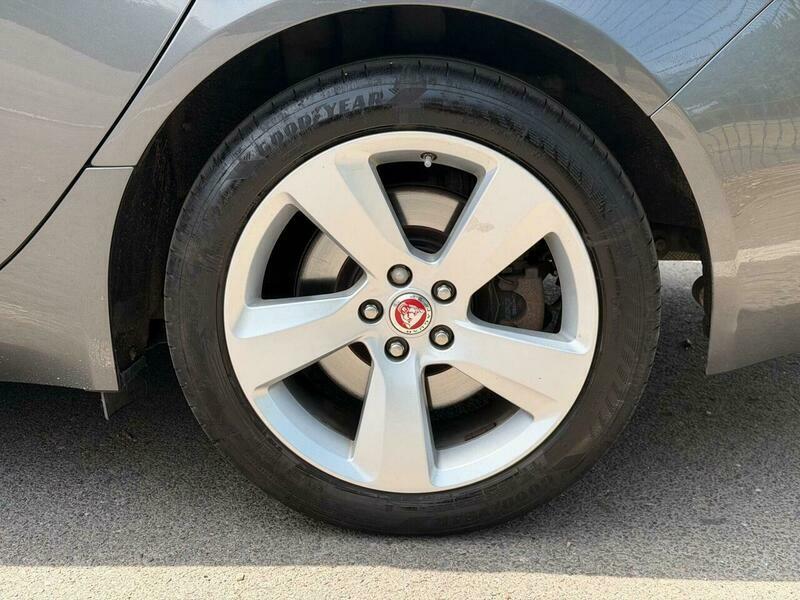 Jaguar XF Sportbrake 2.0 Portfolio White #83