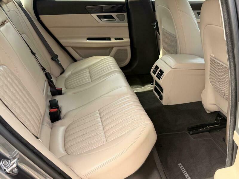Jaguar XF Sportbrake 2.0 Portfolio White #45