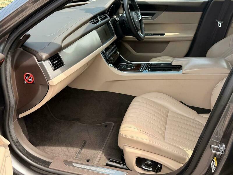 Jaguar XF Sportbrake 2.0 Portfolio White #8
