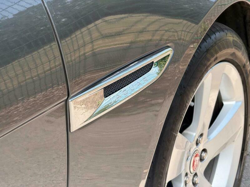 Jaguar XF Sportbrake 2.0 Portfolio White #73