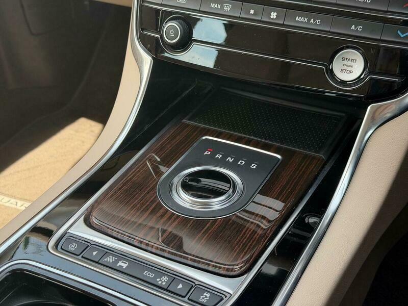 Jaguar XF Sportbrake 2.0 Portfolio White #25