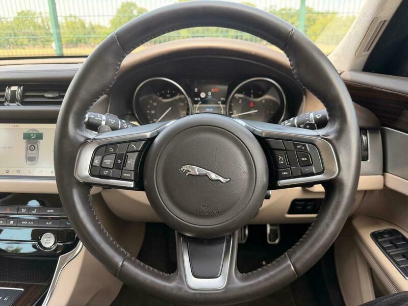 Jaguar XF Sportbrake 2.0 Portfolio White #70