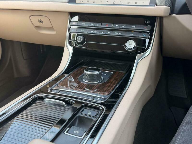 Jaguar XF Sportbrake 2.0 Portfolio White #24