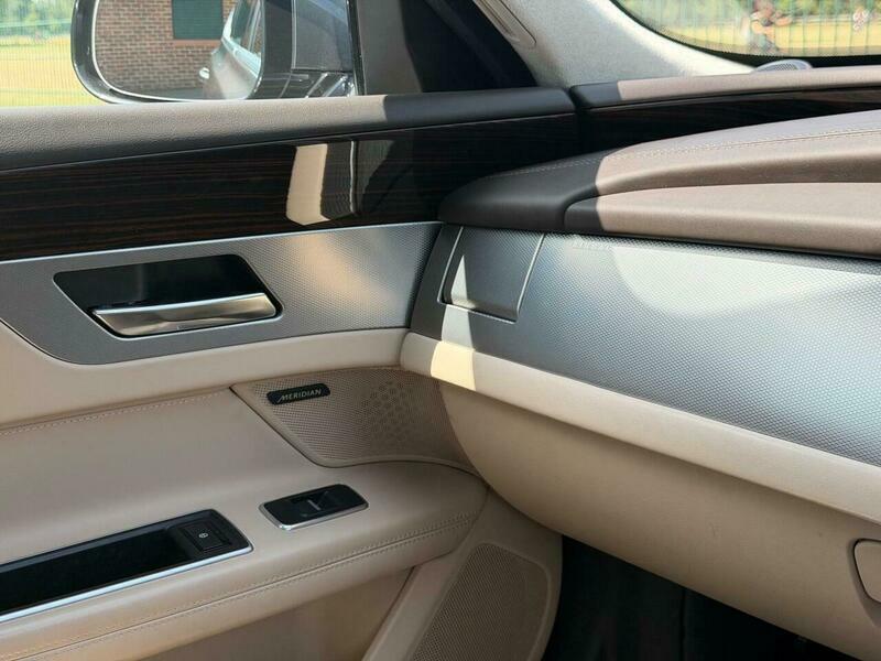 Jaguar XF Sportbrake 2.0 Portfolio White #77