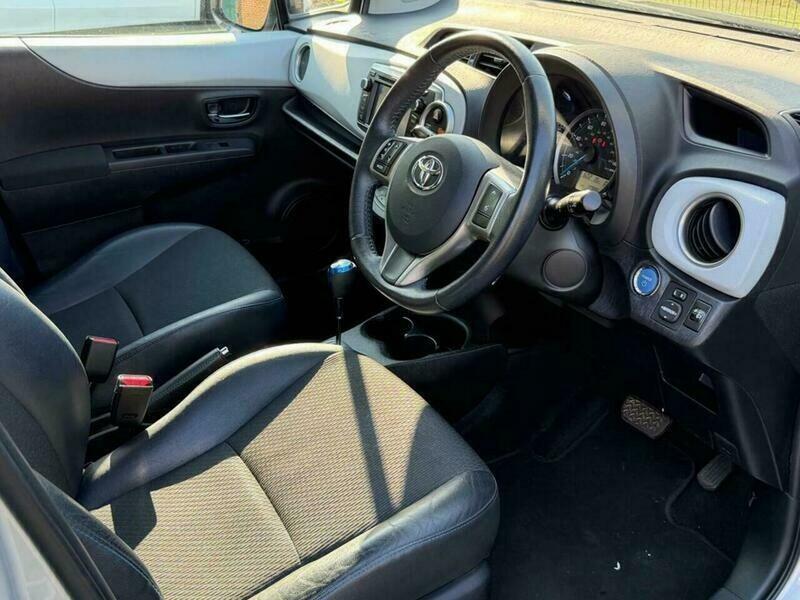 Toyota Yaris 1.5 Vvt-h T Spirit Silver #6