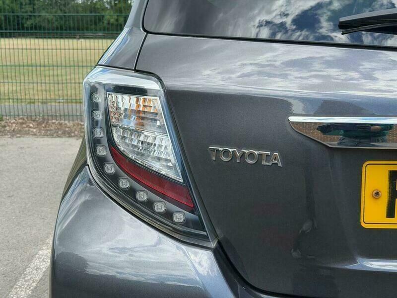 Toyota Yaris Hatchback 1.0 Vvt-i Tr Euro 5 201362 Grey #29