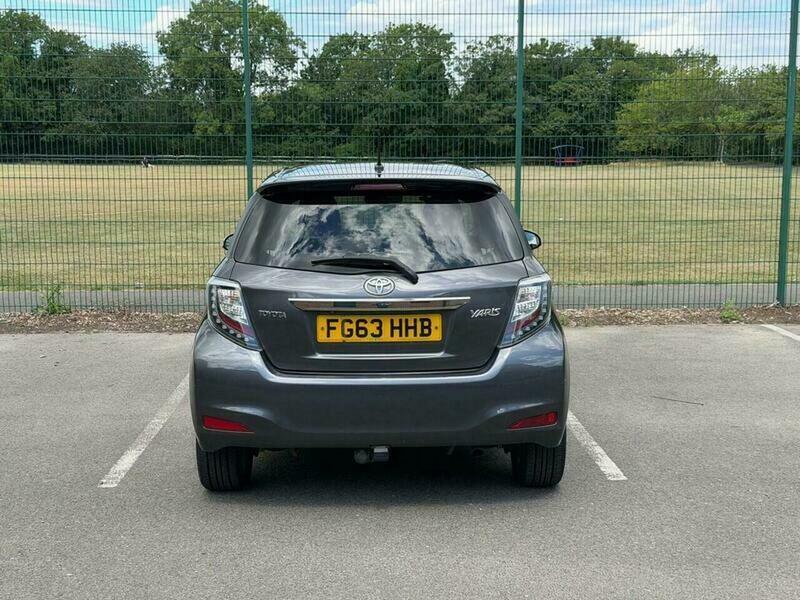 Toyota Yaris Hatchback 1.0 Vvt-i Tr Euro 5 201362 Grey #10