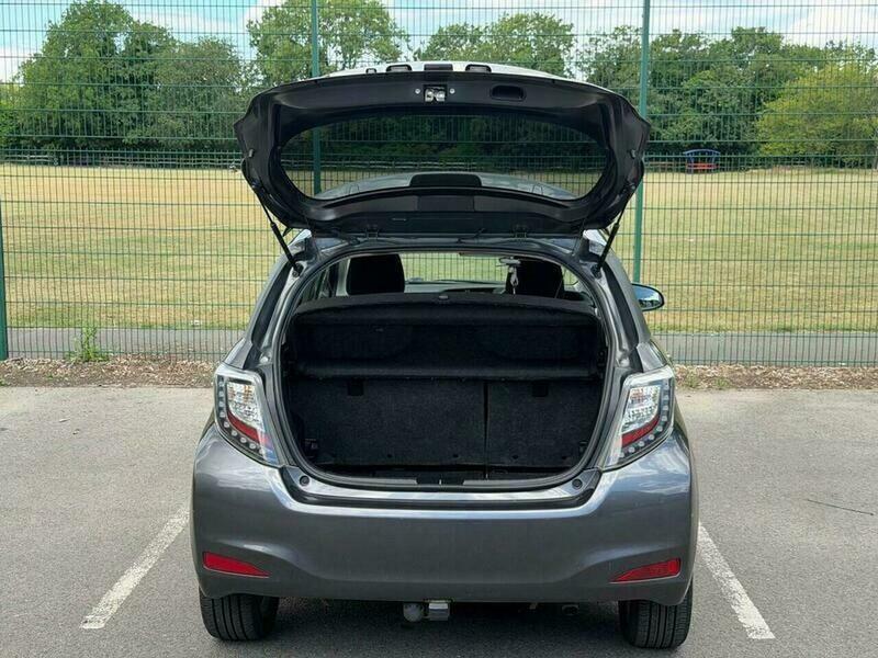 Toyota Yaris Hatchback 1.0 Vvt-i Tr Euro 5 201362 Grey #26