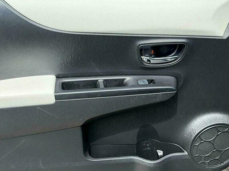 Toyota Yaris Hatchback 1.0 Vvt-i Tr Euro 5 201362 Grey #27