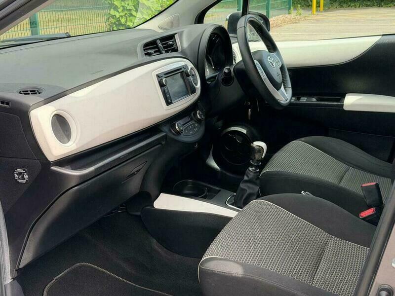 Toyota Yaris Hatchback 1.0 Vvt-i Tr Euro 5 201362 Grey #8