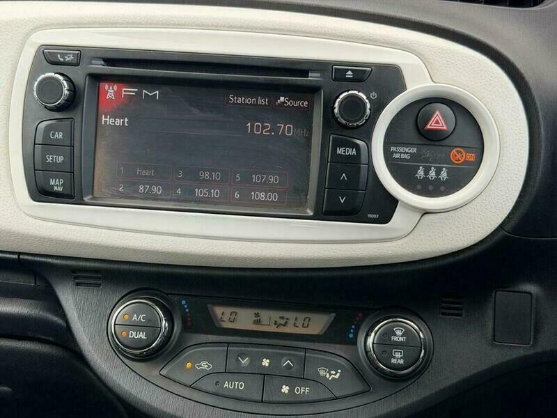 Toyota Yaris Hatchback 1.0 Vvt-i Tr Euro 5 201362 Grey #19