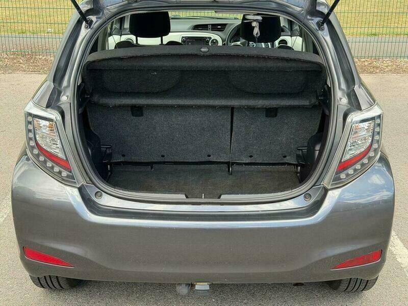 Toyota Yaris Hatchback 1.0 Vvt-i Tr Euro 5 201362 Grey #25