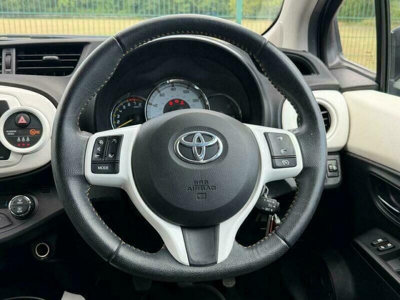 Toyota Yaris Hatchback 1.0 Vvt-i Tr Euro 5 201362 Grey #24
