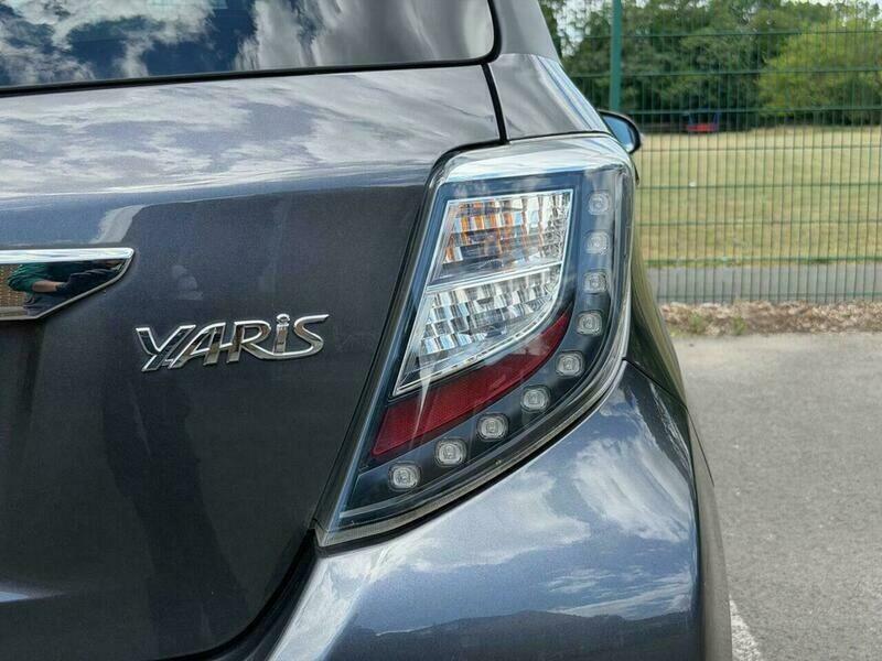 Toyota Yaris Hatchback 1.0 Vvt-i Tr Euro 5 201362 Grey #30