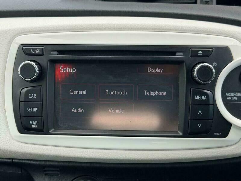 Toyota Yaris Hatchback 1.0 Vvt-i Tr Euro 5 201362 Grey #21
