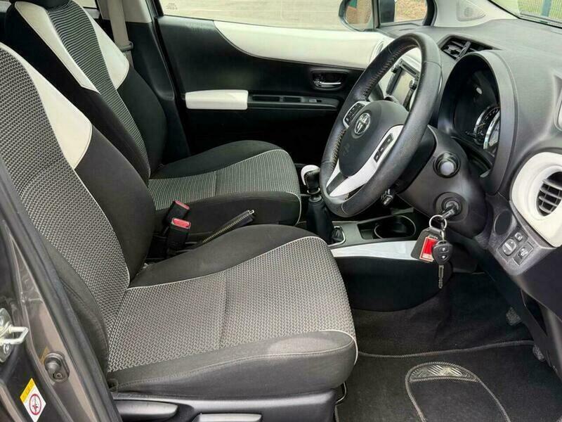 Toyota Yaris Hatchback 1.0 Vvt-i Tr Euro 5 201362 Grey #6