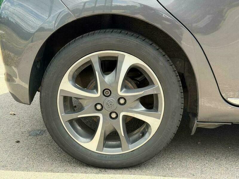 Toyota Yaris Hatchback 1.0 Vvt-i Tr Euro 5 201362 Grey #33