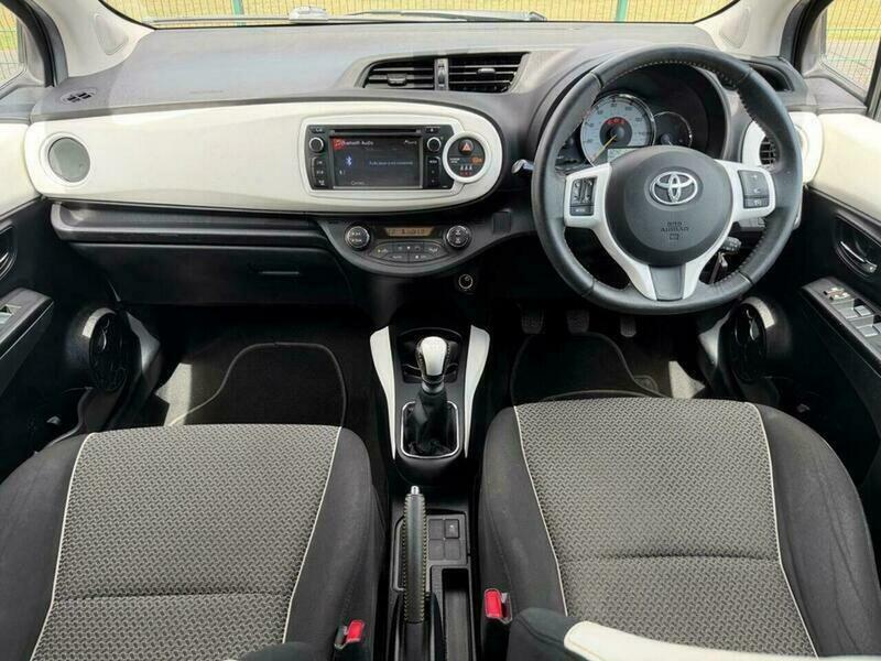 Toyota Yaris Hatchback 1.0 Vvt-i Tr Euro 5 201362 Grey #4