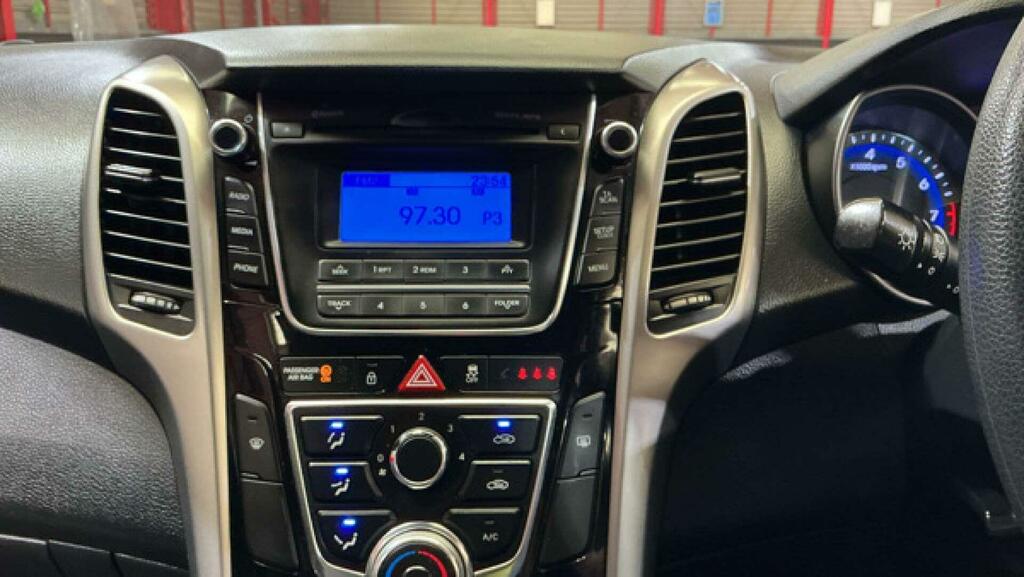 Hyundai I30 1.6 Crdi Blue Drive Premium Euro 6 Ss Red #11
