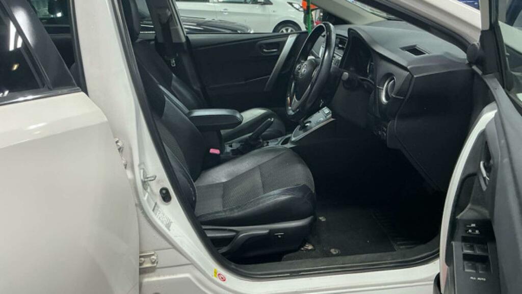 Toyota Auris Estate 1.8 Grey #8