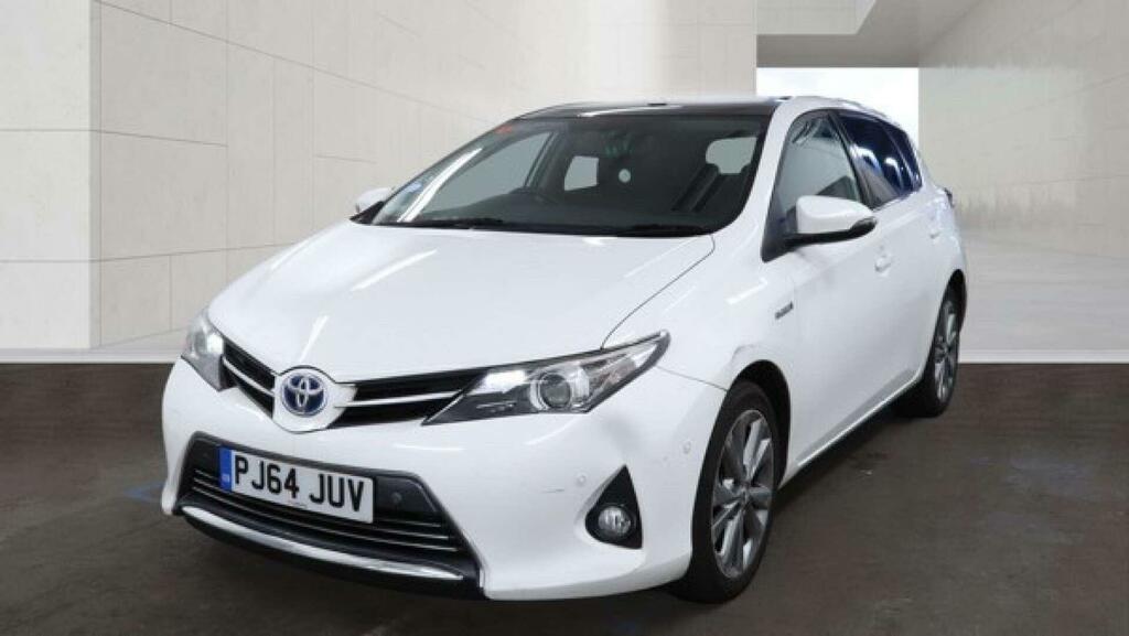 Toyota Auris Excel White #2