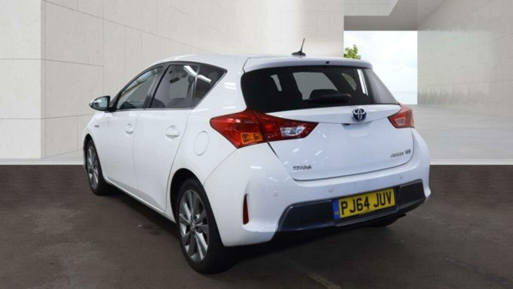 Toyota Auris Excel White #4