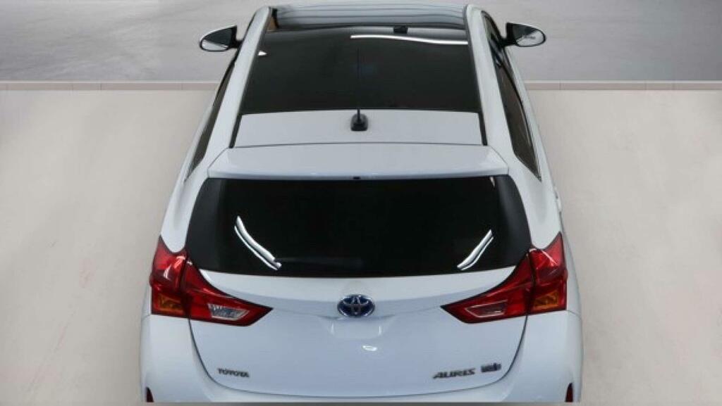 Toyota Auris Excel White #6