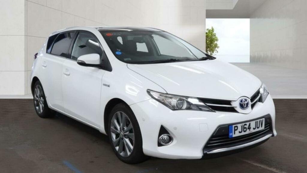 Toyota Auris Excel White