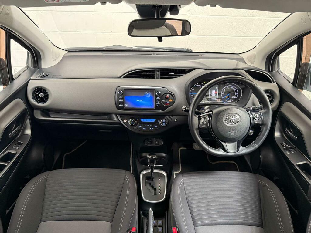 Toyota Yaris Icon Tech White #2