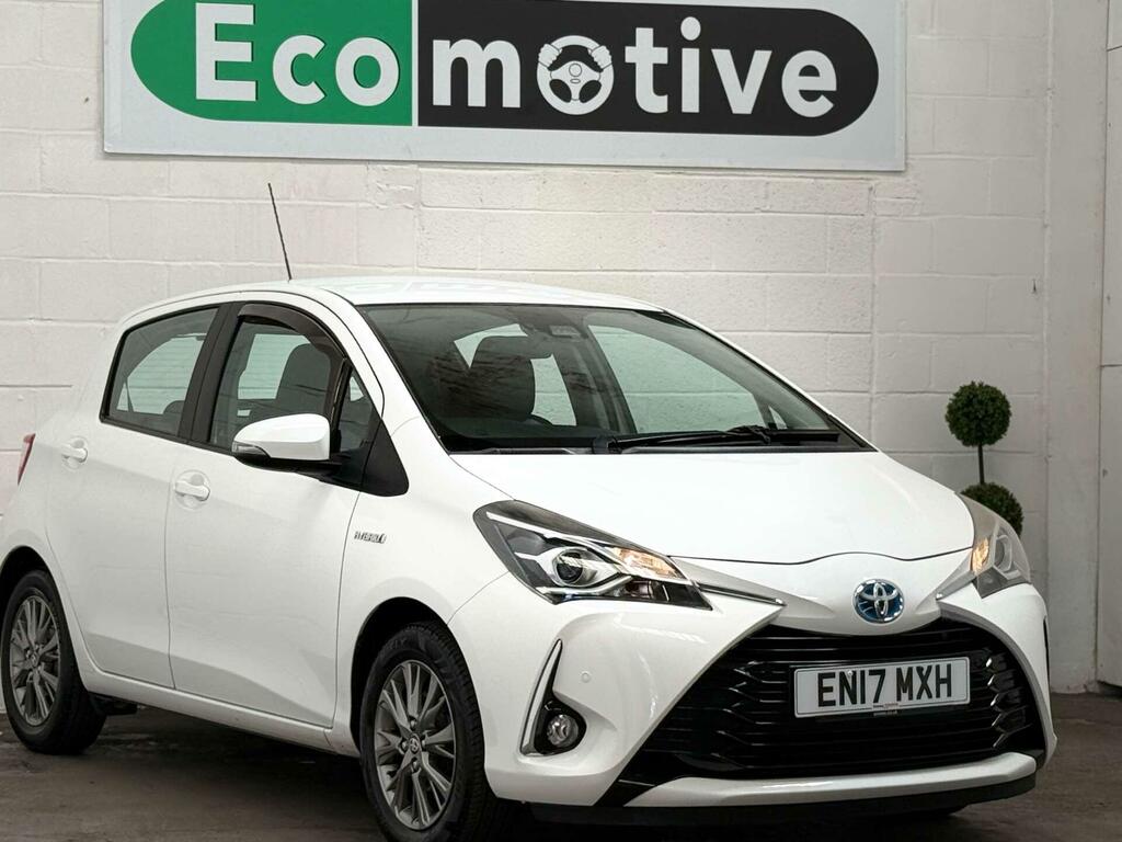Toyota Yaris Icon Tech White #3