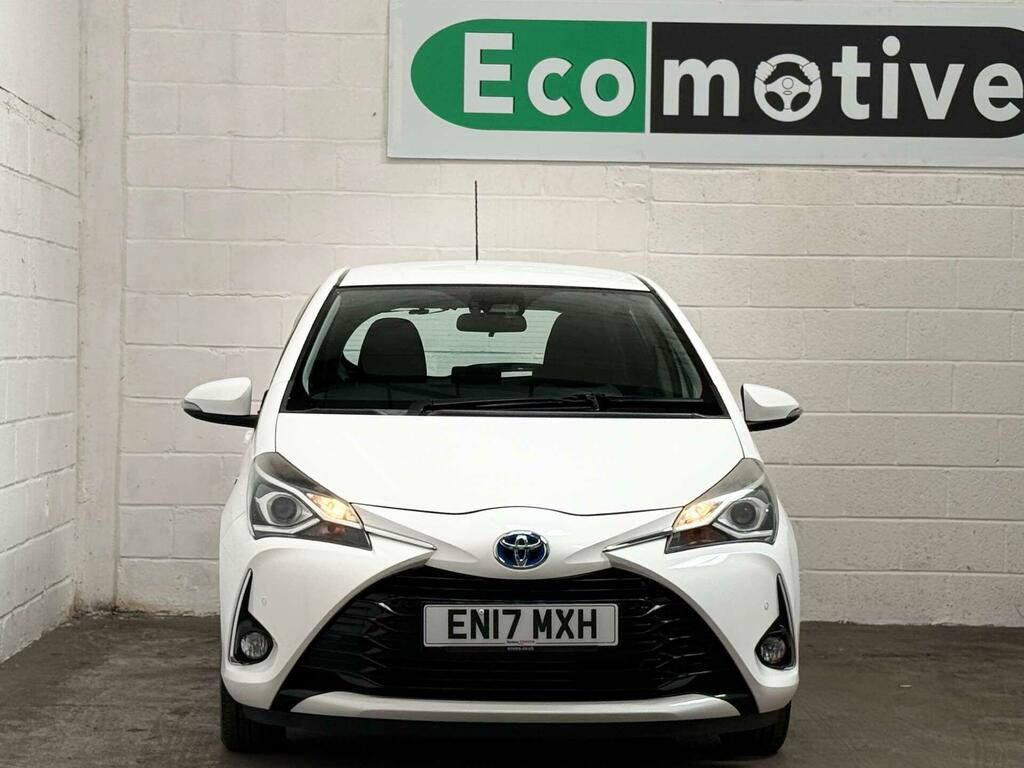 Toyota Yaris Icon Tech White #5