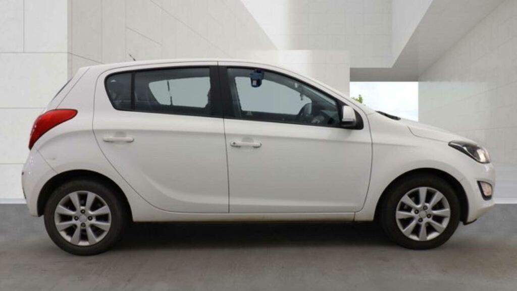 Hyundai I20 Active White #4