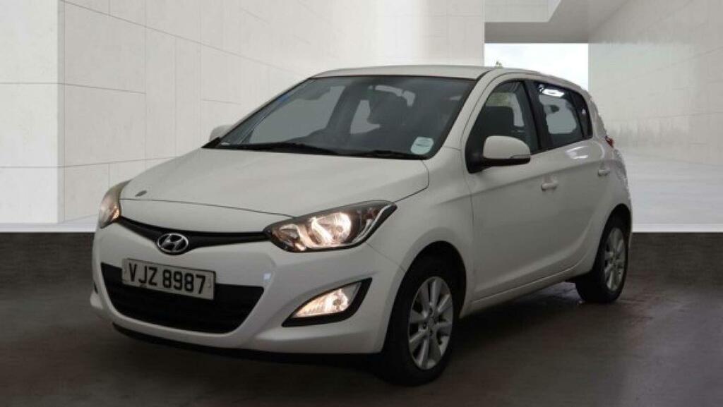 Hyundai I20 Active White #2