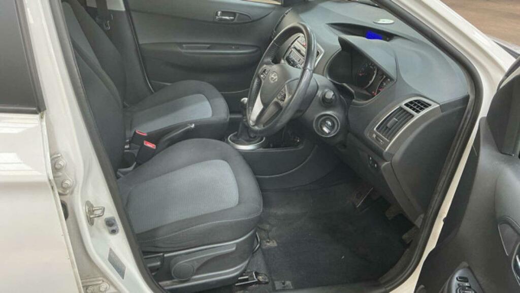 Hyundai I20 Active White #6
